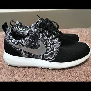 Women’s Black Nike Roshe